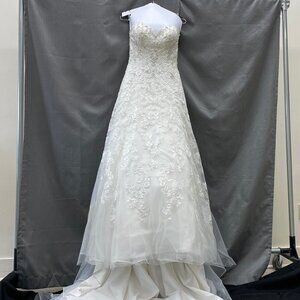 Danielle Caprese Organza + Lace Kleinfeld Bridal Wedding Dress